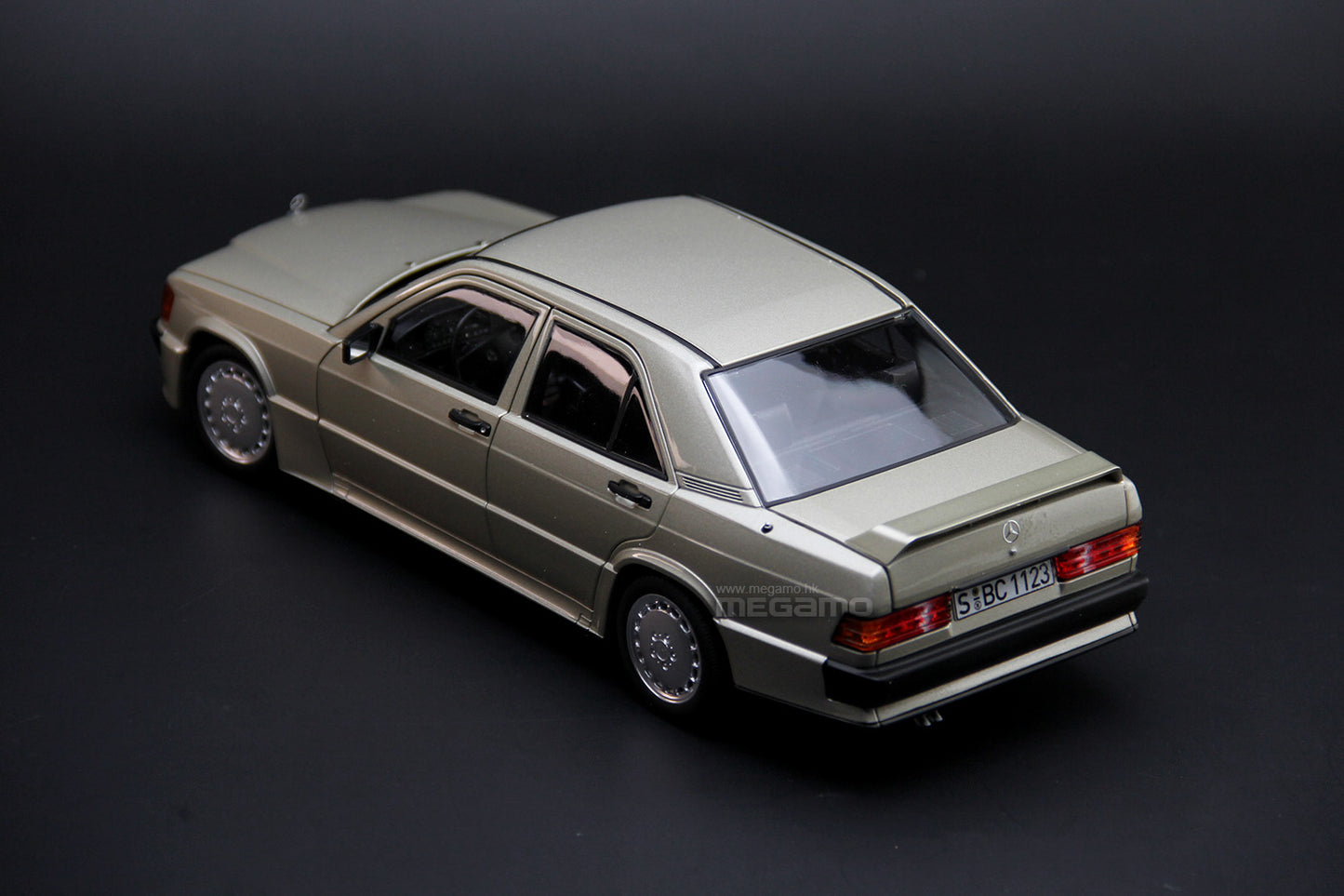 1/18 Norev Mercedes-Benz 190E 2.3-16 W201 Smoke Silver 1984 Diecast Full Open