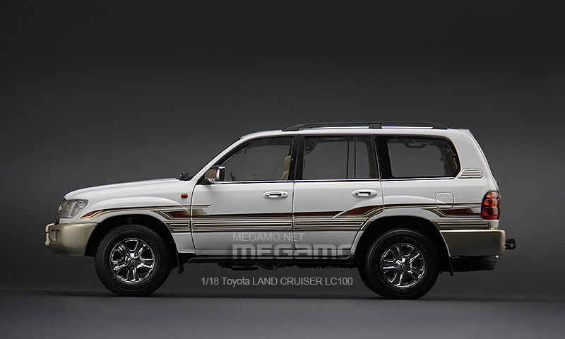 1/18 FAW Toyota Land Cruiser LC100 V6 White Full Open Diecast