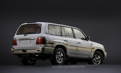 1/18 FAW Toyota Land Cruiser LC100 V6 White Full Open Diecast